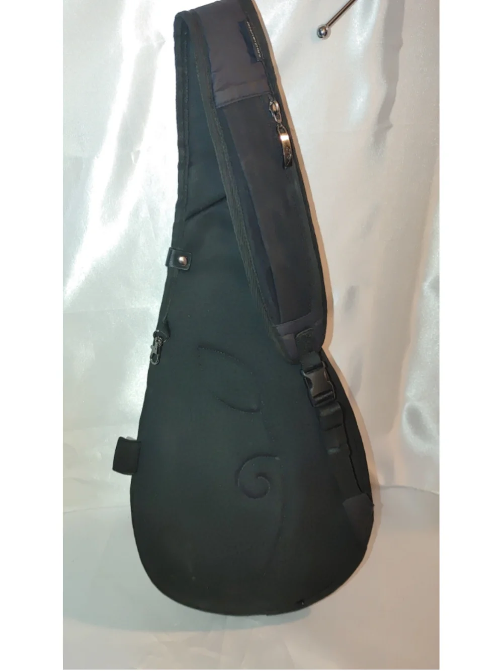 Sherpani Esprit LE Sling Bag 10-Liter Capacity